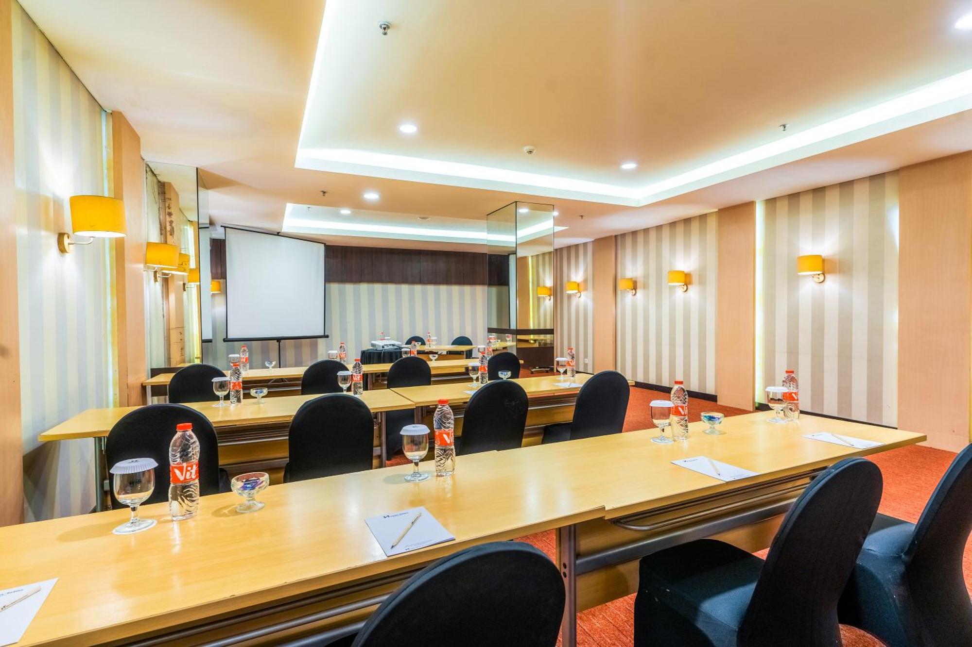 Swiss-Belinn Malang Dış mekan fotoğraf