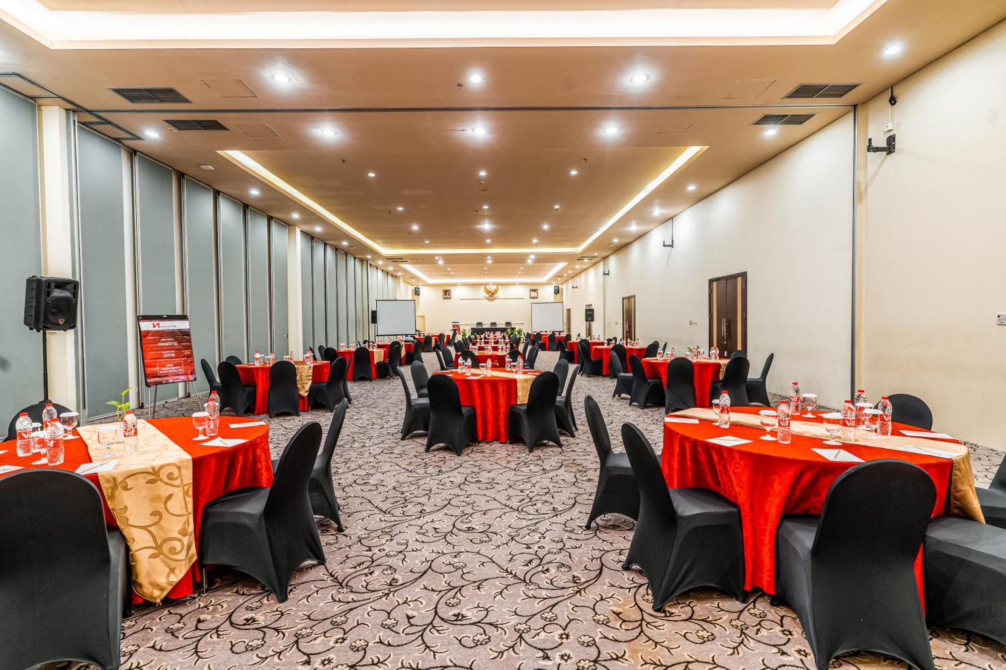 Swiss-Belinn Malang Dış mekan fotoğraf